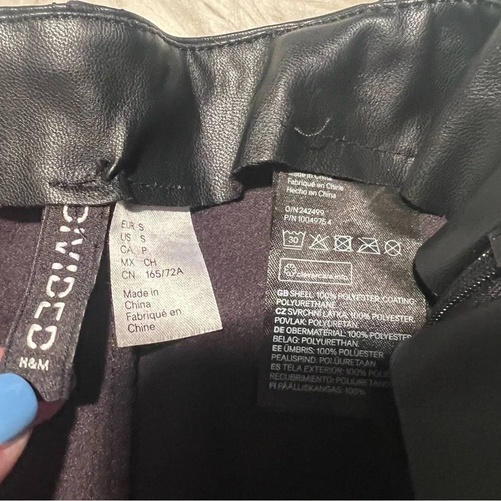 Divided H&M Women's Sz Small Faux Leather Mini Skirt Black Zip Side Lined A-Line